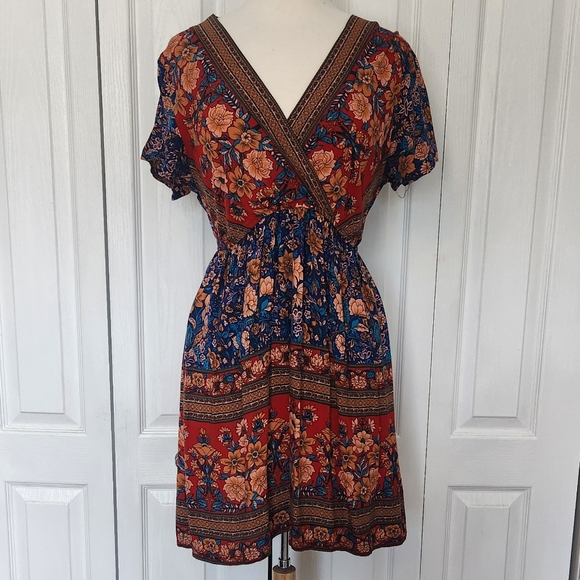 Floral print surplice neck dress - Picture 7 of 8